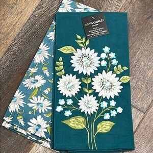 Cynthia Rowley - ‘Spring Bouquet’ Set of dish towels (2). NWT Firm!